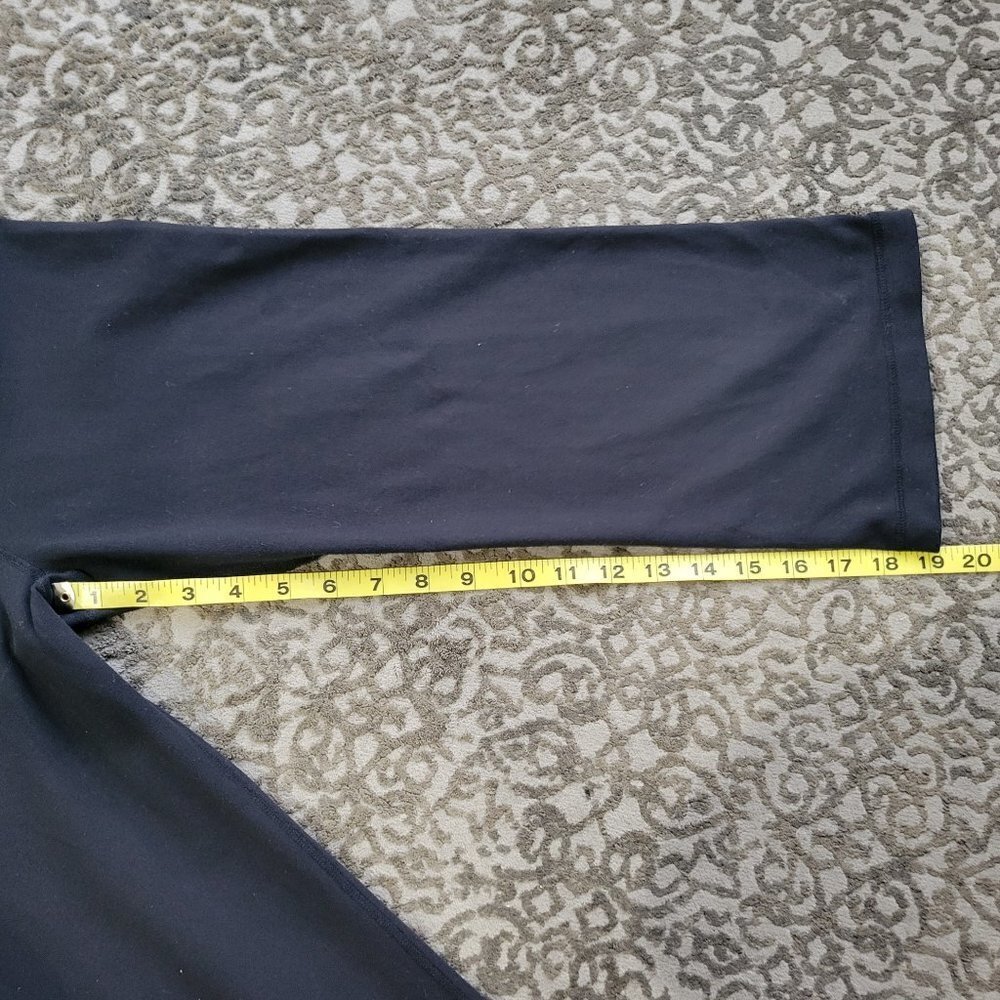 Lululemon Reversable Cropped Work out Leggings Size 4 - Picture 7 of 10